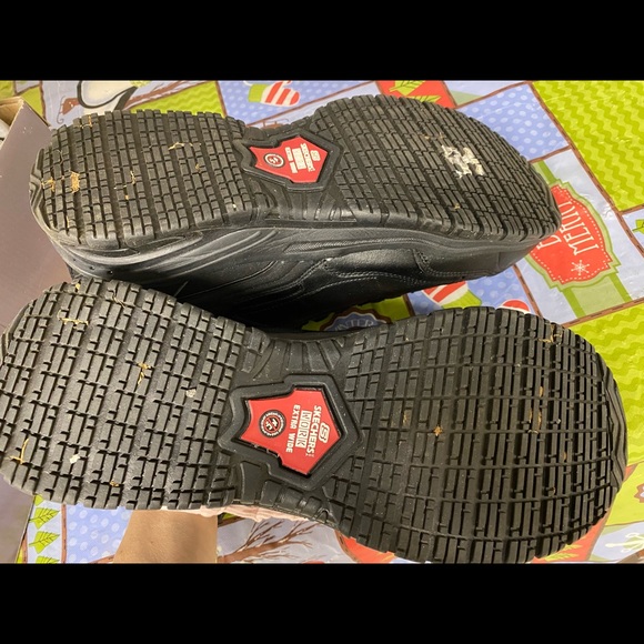 Skechers black men’s work shoes size 12W - Picture 5 of 5